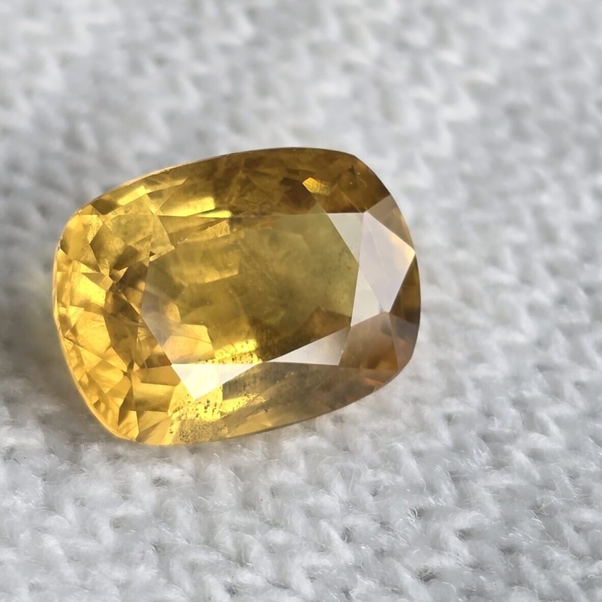YELLOW SAPPHIRE - Image 10