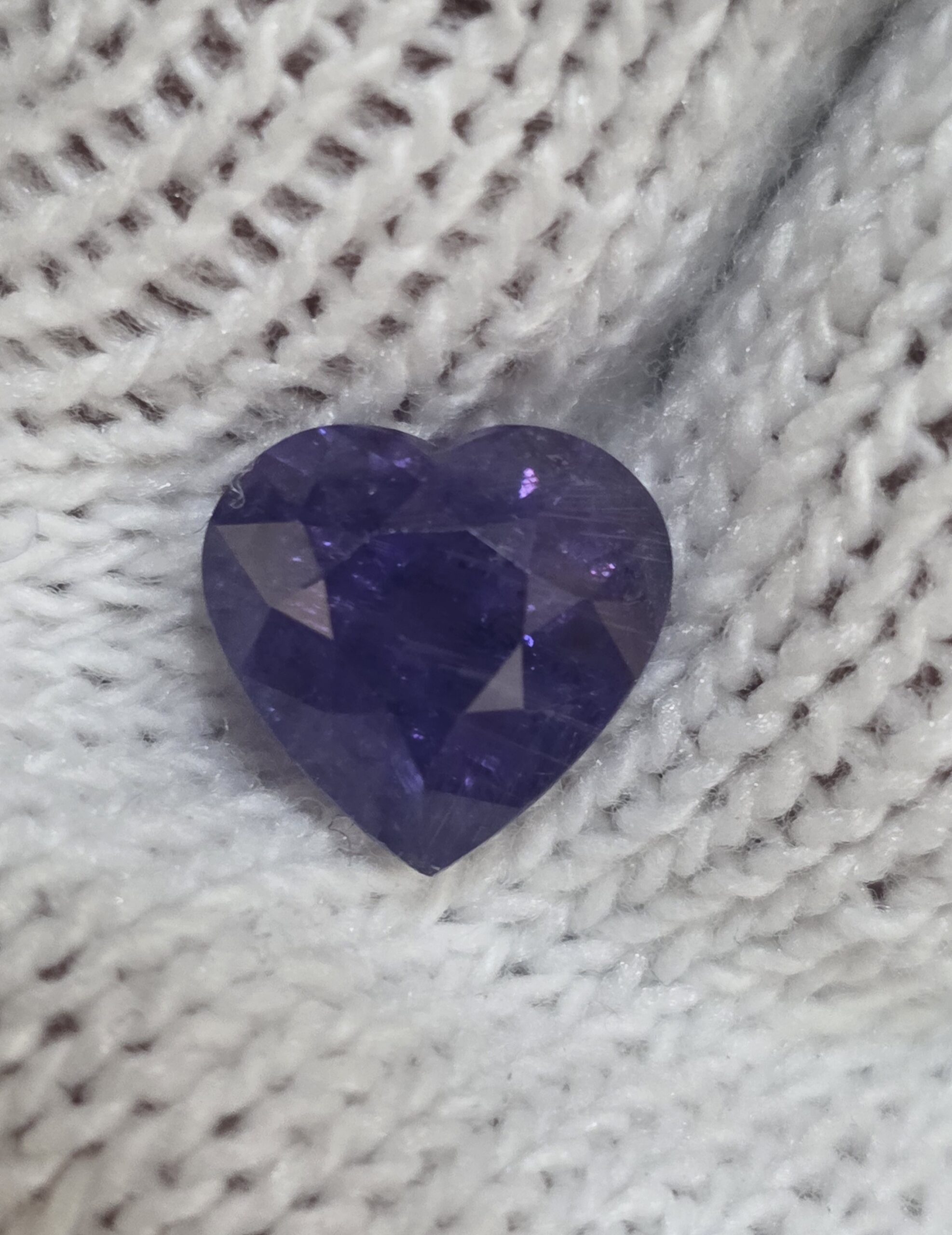 NATURAL BLUE UNHEAT SAPPHIRE (NEELAM)